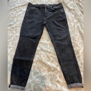 KanCan size 31 black jeans. 🖤